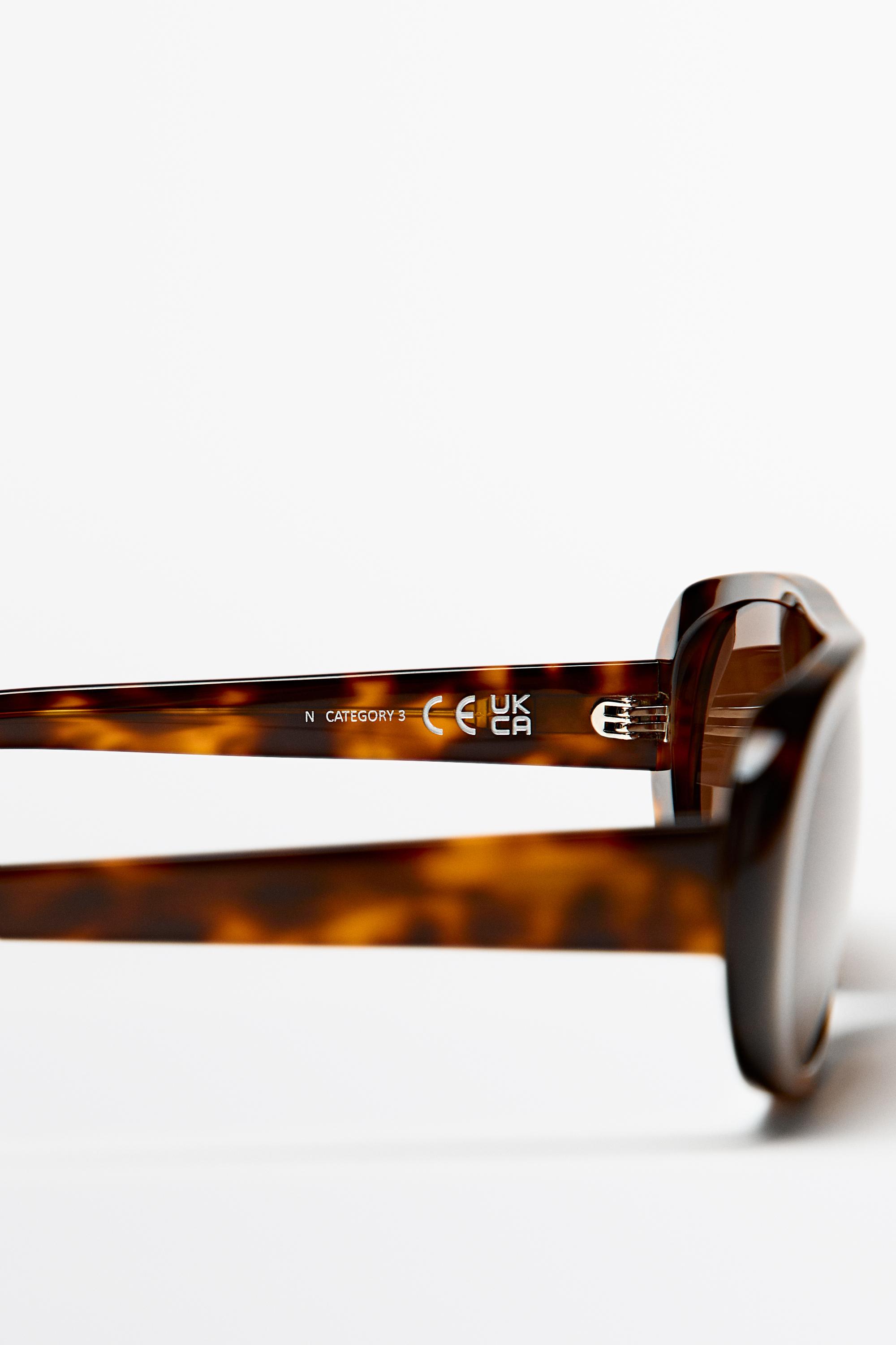 Lunettes de soleil ovales effet écaille